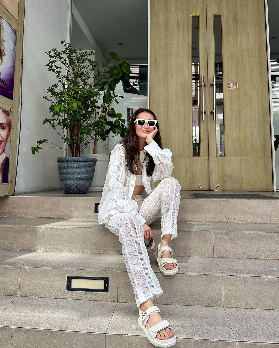 “แอน ทอง” ชื่นชม “แต้ว” ป่วยแต่มาถ่ายละคร (มีคลิป)