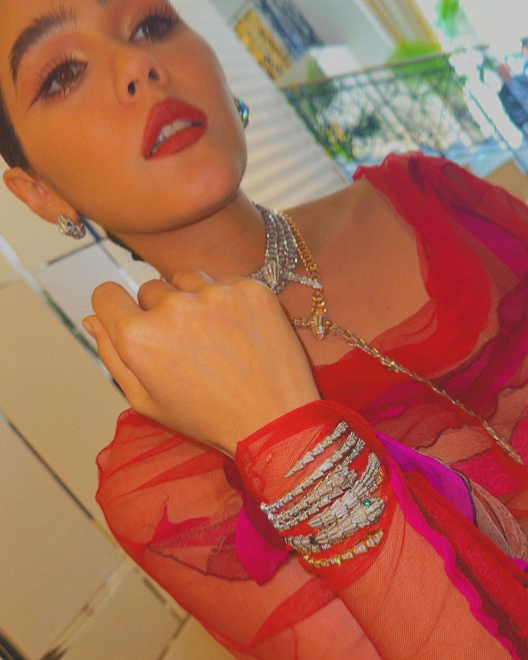 “ชมพู่ อารยา” ดราม่าชุดแดงที่คานส์ (มีคลิป)