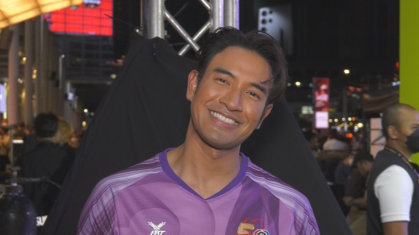 “เกรท วรินทร” ลุ้น แมนยูฯคว้าแชมป์ - TrueVisions จัดกิจกรรม  RED WAR (มีคลิป)