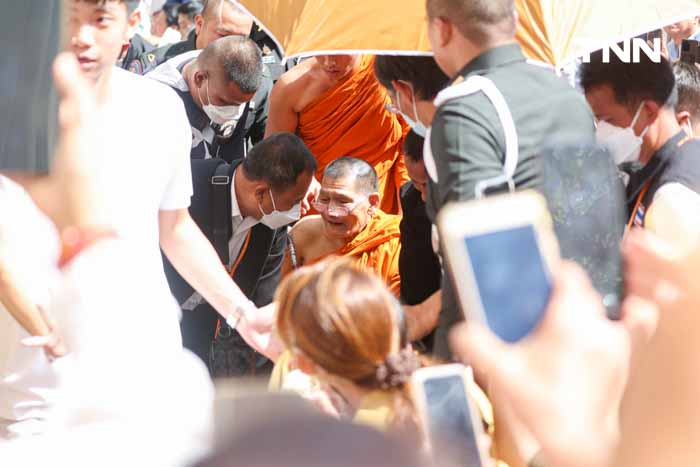 เข้ากราบ “หลวงปู่ ศิลา” พุทธศาสนิกชนแน่นวัดบวรฯตั้งแต่เช้า เข้ากราบ “หลวงปู่ ศิลา” พุทธศาสนิกชนแน่นวัดบวรฯตั้งแต่เช้า