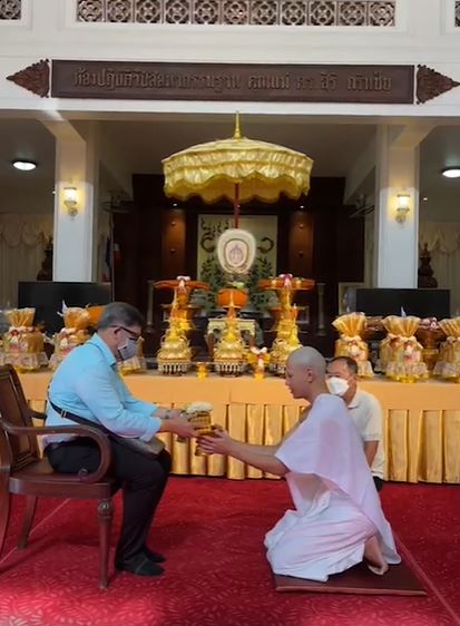 สิงโต ปราชญา เข้าพิธีอุปสมบท บวชทดแทนผู้มีพระคุณ