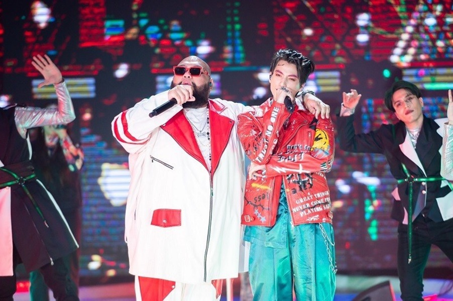 แฟนทั่วโลกสุดฟิน กลัฟ จัดเต็มคอนเสิร์ตออนไลน์ แฟนทั่วโลกสุดฟิน กลัฟ จัดเต็มคอนเสิร์ตออนไลน์