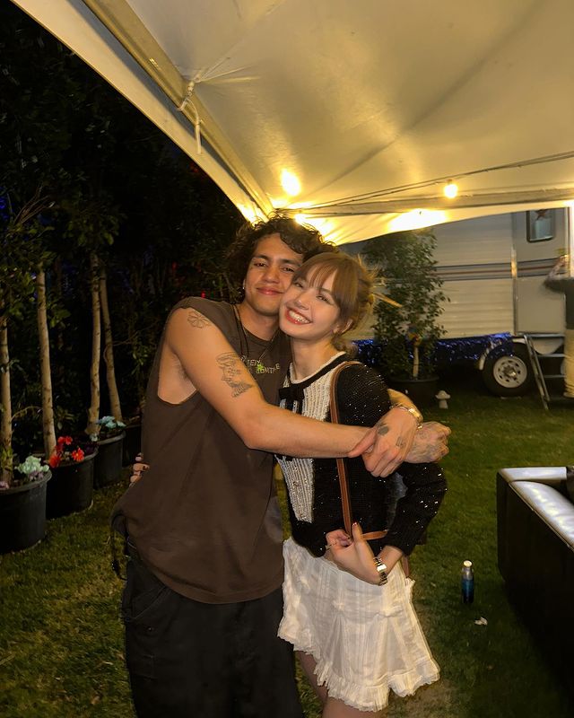 น่ารักเท่าโลก!! ‘ลิซ่า BLACKPINK’ กระทบไหล่ ‘Billie Eilish - Tyga - Dominik Fike’ น่ารักเท่าโลก!! ‘ลิซ่า BLACKPINK’ กระทบไหล่ ‘Billie Eilish - Tyga - Dominik Fike’