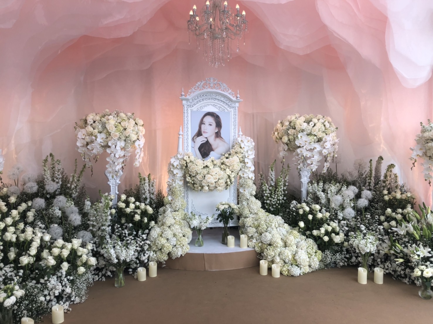 ปอ - โรเบิร์ต - จ๊อบ ร่วมพิธีไว้อาลัย แตงโม นิดา