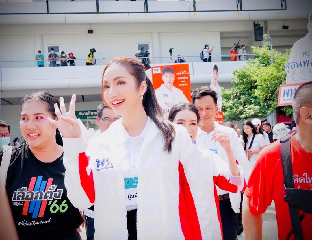 ประวัติ อ๋อม สกาวใจ ดารา-พิธีกรชื่อดัง ลงส.ส.สมัยแรกในนามพรรคเพื่อไทย