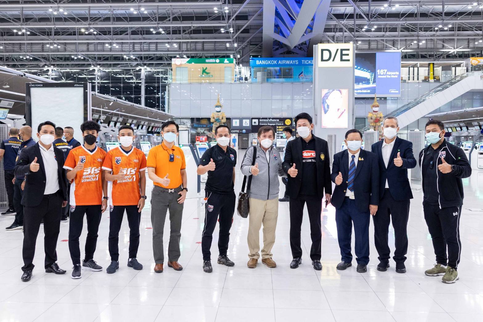 'ฮีโร่' มอบเสื้อซ้อมสนับสนุนฟุตซอลไทยคว้าชัยในชิงแชมป์โลก 2021 'ฮีโร่' มอบเสื้อซ้อมสนับสนุนฟุตซอลไทยคว้าชัยในชิงแชมป์โลก 2021