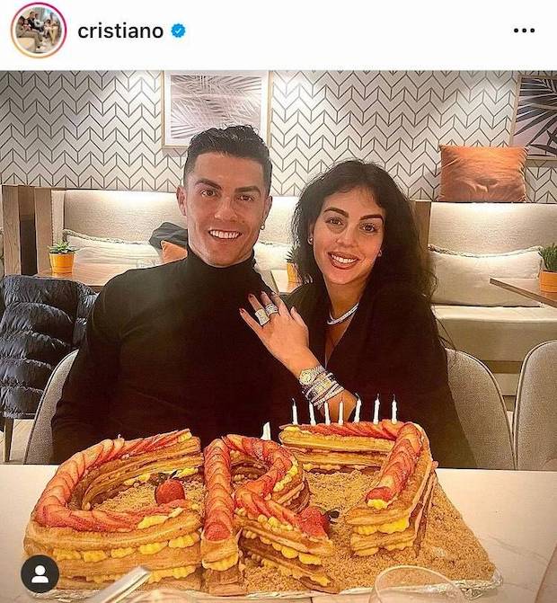 ภาพแรกหลังมรสุม!! ‘คริสเตียโน่ โรนัลโด้’ เผยภาพครอบครัวหลังเสียแฝดชายแรกคลอด ภาพแรกหลังมรสุม!! ‘คริสเตียโน่ โรนัลโด้’ เผยภาพครอบครัวหลังเสียแฝดชายแรกคลอด