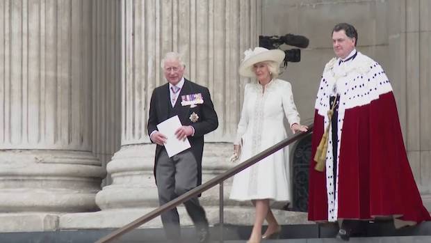 ‘แฮร์รี่ - เมแกน’ เข้าร่วม!! ฉลอง ‘ควีนเอลิซาเบธที่ 2’ ครองราชย์ครบ 70 ปี (มีคลิป) ‘แฮร์รี่ - เมแกน’ เข้าร่วม!! ฉลอง ‘ควีนเอลิซาเบธที่ 2’ ครองราชย์ครบ 70 ปี (มีคลิป)