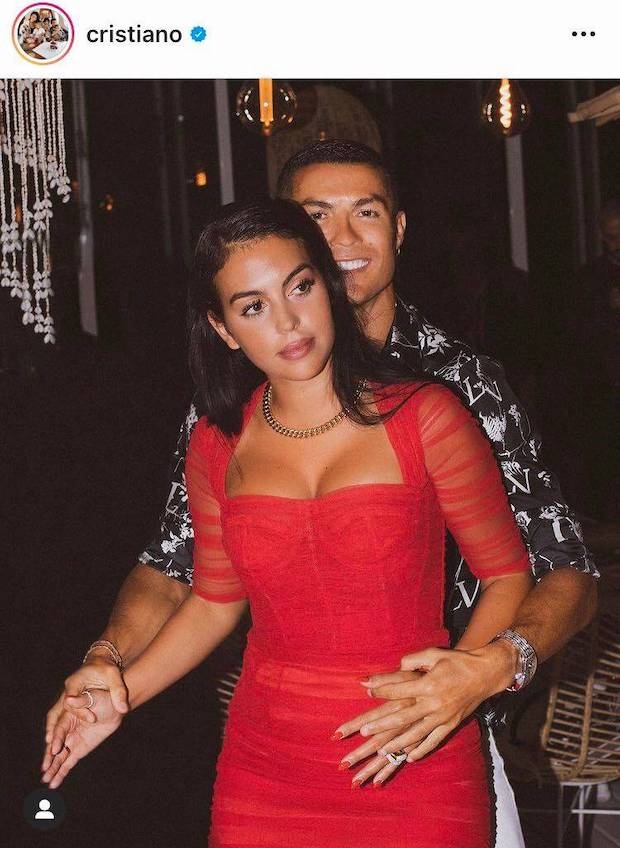 ได้ลูกแฝดเพิ่ม!! ‘คริสเตียโน่ โรนัลโด้’ แจ้งข่าวดีสมาชิกมาอีกสอง ได้ลูกแฝดเพิ่ม!! ‘คริสเตียโน่ โรนัลโด้’ แจ้งข่าวดีสมาชิกมาอีกสอง