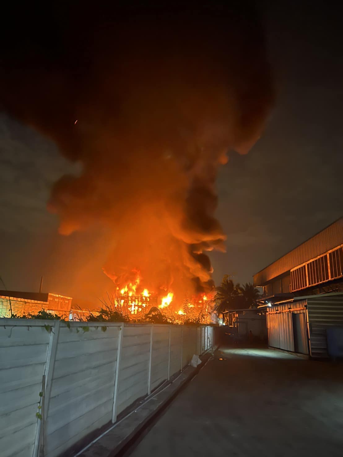 เปิ้ล นาคร เล่าเหตุการณ์เพลิงไหม้ใกล้โรงเก็บเจ็ตสกี ยืนยันเสียหายเพียงเล็กน้อย เปิ้ล นาคร เล่าเหตุการณ์เพลิงไหม้ใกล้โรงเก็บเจ็ตสกี ยืนยันเสียหายเพียงเล็กน้อย