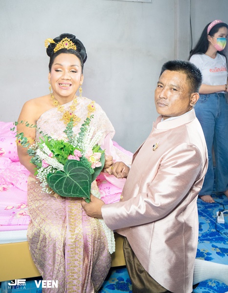 แม่หญิงลี ประกาศโสด หลังแต่งงานได้เกือบ 1 เดือน แม่หญิงลี ประกาศโสด หลังแต่งงานได้เกือบ 1 เดือน