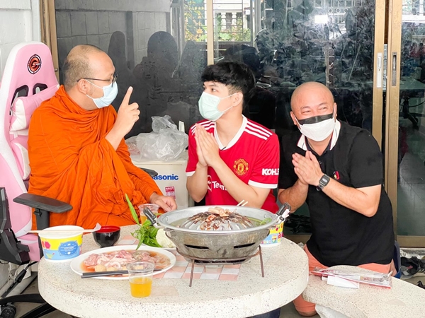 นิกกี้ ณฉัตร ขอเกาะชายผ้าเหลือง เข้าพบ พระมหาไพรวัลย์ นิกกี้ ณฉัตร ขอเกาะชายผ้าเหลือง เข้าพบ พระมหาไพรวัลย์