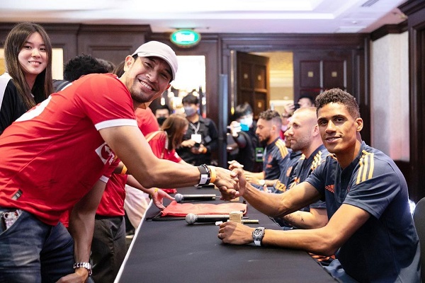 “เกรท วรินทร” ลุ้น แมนยูฯคว้าแชมป์ - TrueVisions จัดกิจกรรม  RED WAR (มีคลิป)