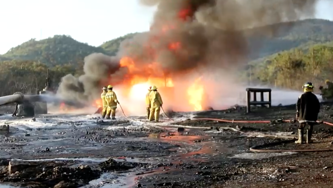 ท่อส่งน้ำมันเวเนซุเอลาระเบิด! คาดก่อวินาศกรรม-เจ็บหลายราย ท่อส่งน้ำมันเวเนซุเอลาระเบิด! คาดก่อวินาศกรรม-เจ็บหลายราย