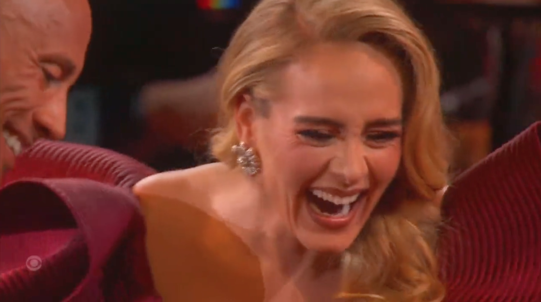 กลายเป็นไวรัล!! ภาพ 'อะเดล' สมหวังเจอ 'เดอะร็อค' ตัวจริง ที่งานประกาศรางวัลแกรมมี่