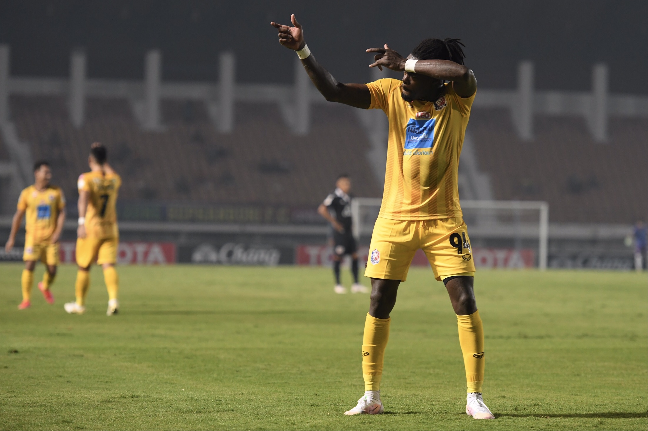 โบลี่ซัดเปิดงามหยด! 'ท่าเรือ' บุกฟัด 'สุพรรณบุรี' 2-0 ยังเกาะที่3แน่น โบลี่ซัดเปิดงามหยด! 'ท่าเรือ' บุกฟัด 'สุพรรณบุรี' 2-0 ยังเกาะที่3แน่น