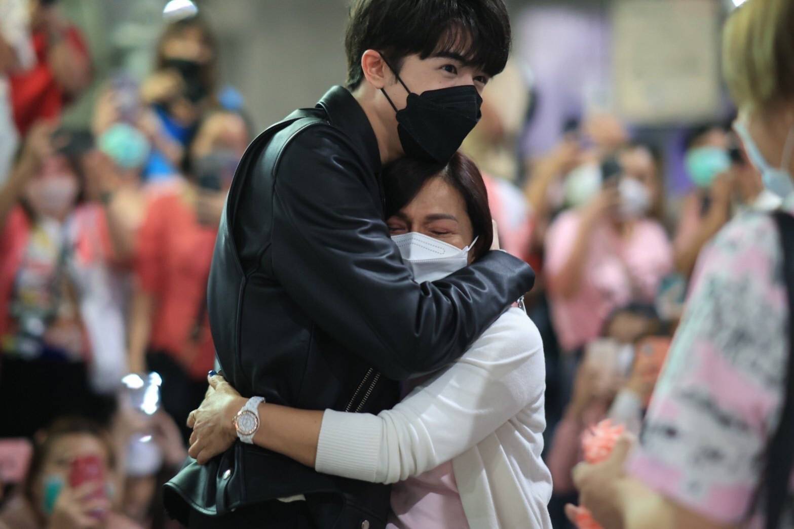 แพทริค INTO1 กลับไทยในรอบ 2 ปี แฟนคลับต้อนรับแน่น ด้วยความคิดถึง