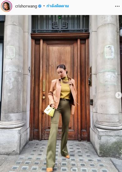 รักครั้งใหม่? คริส หอวัง โพสต์ภาพคู่หนุ่มปริศนาขณะเที่ยวทริปอังกฤษ ทำเพื่อนดาราแห่แซว