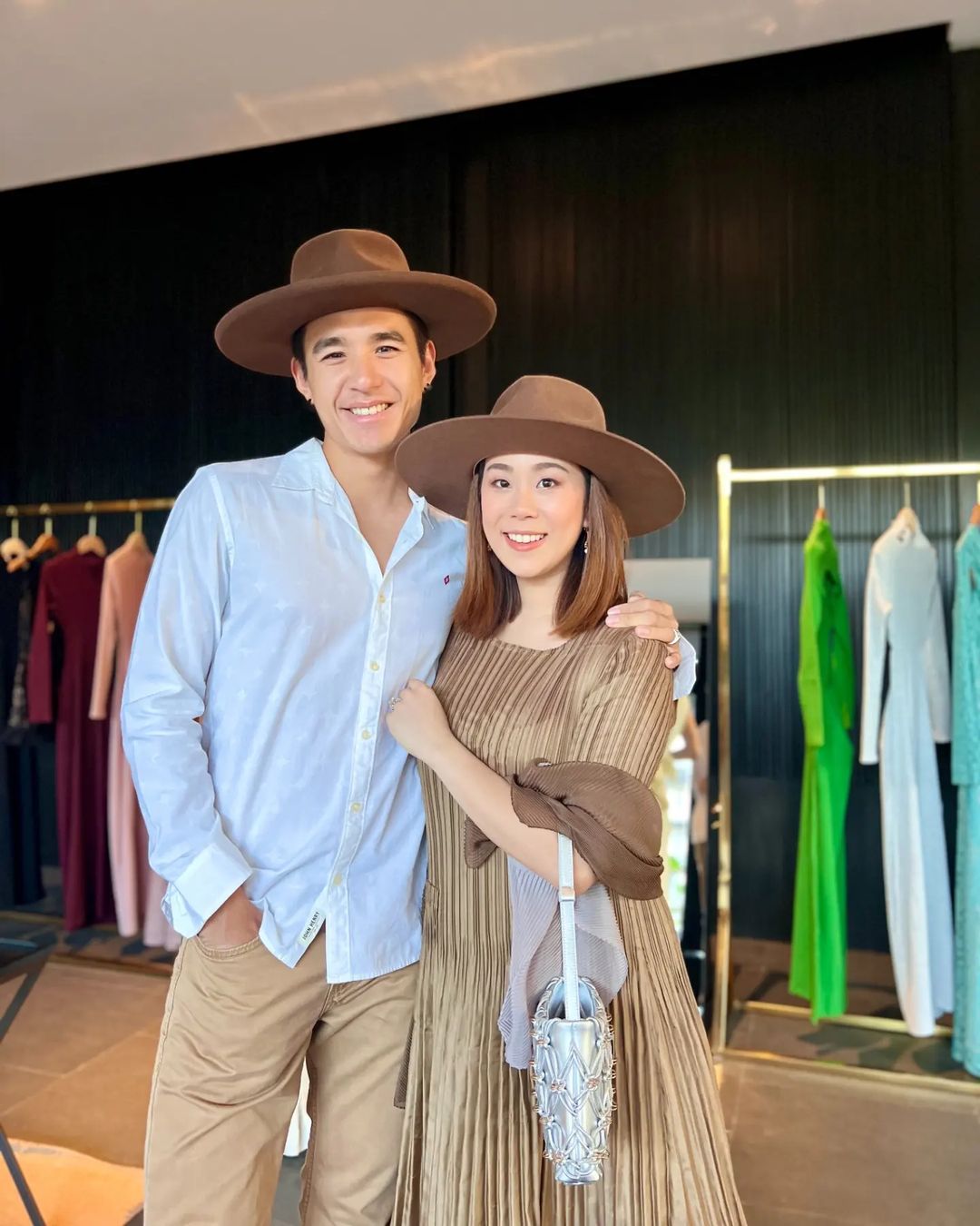 “นิว ชัยพล”เตรียมพา“เมษา”บินลัดฟ้าเที่ยวต่างประเทศก่อนคลอดลูก (มีคลิป) “นิว ชัยพล”เตรียมพา“เมษา”บินลัดฟ้าเที่ยวต่างประเทศก่อนคลอดลูก (มีคลิป)