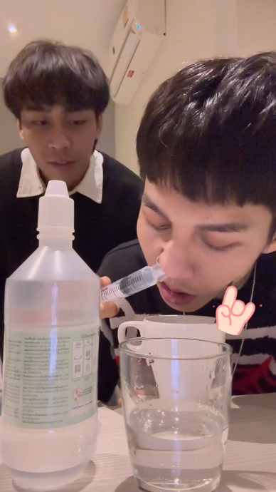 พ่อแม่แห่ชื่นชม Paper Planes สอนแก๊งวัยรุ่นฟันน้ำนมล้างจมูก พ่อแม่แห่ชื่นชม Paper Planes สอนแก๊งวัยรุ่นฟันน้ำนมล้างจมูก