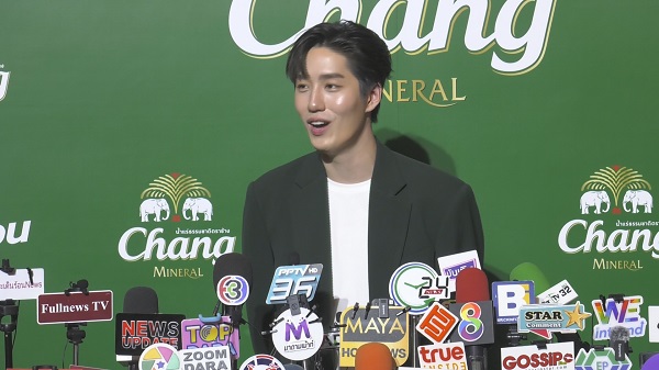 “ต่อ ธนภพ” ให้รอลุ้นลงละครประกบคู่ “แอน ทองประสม”   (มีคลิป)