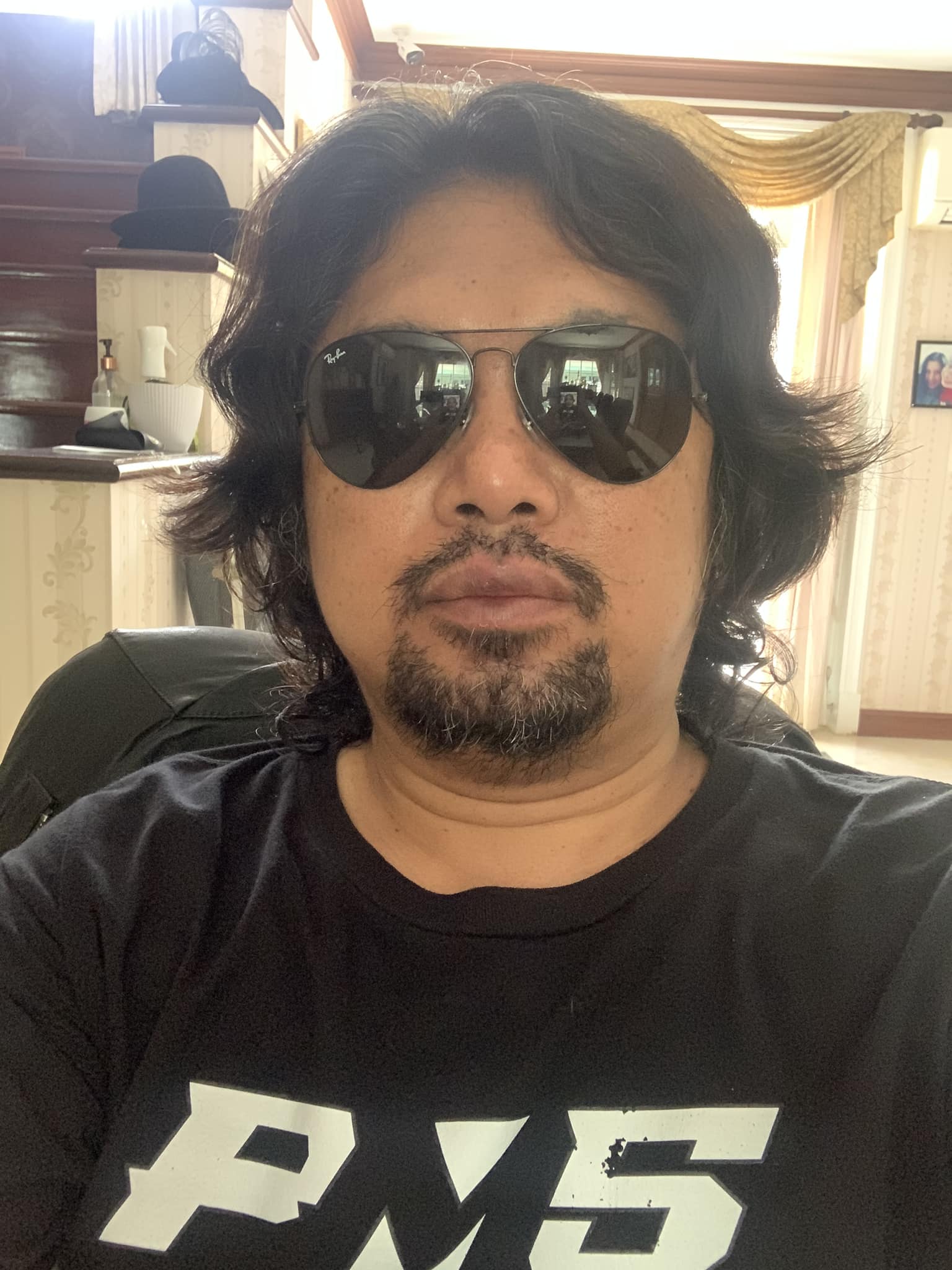 “เสก โลโซ” เตือนสติ “หนุ่ม กะลา” ด้าน “บุ๋ม ปนัดดา” ฟาดกลับตรรกะป่วย 