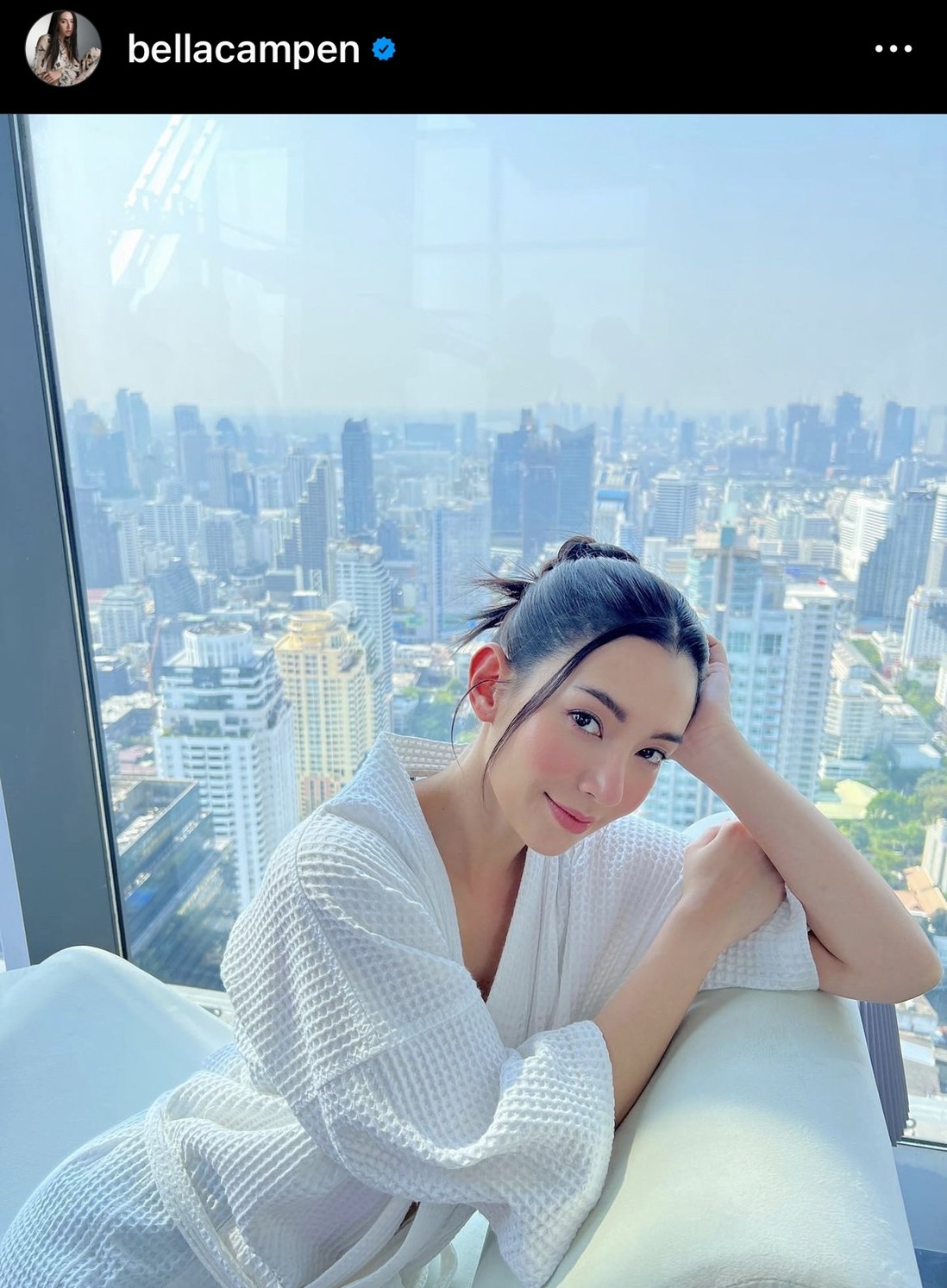 เบลล่า โพสต์ภาพสุดชิล หน้าสวยกับ อิโมจิหัวใจสีขาว... 