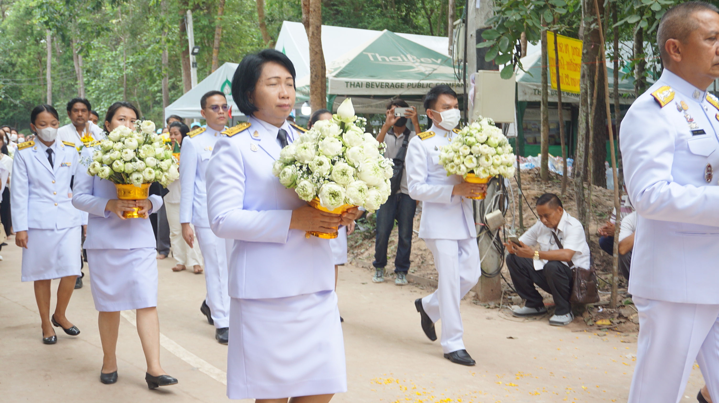 ประมวลภาพพิธีเคลื่อนสรีระสังขาร หลวงปู่แสง ขึ้นสู่เมรุชั่วคราว ประมวลภาพพิธีเคลื่อนสรีระสังขาร หลวงปู่แสง ขึ้นสู่เมรุชั่วคราว