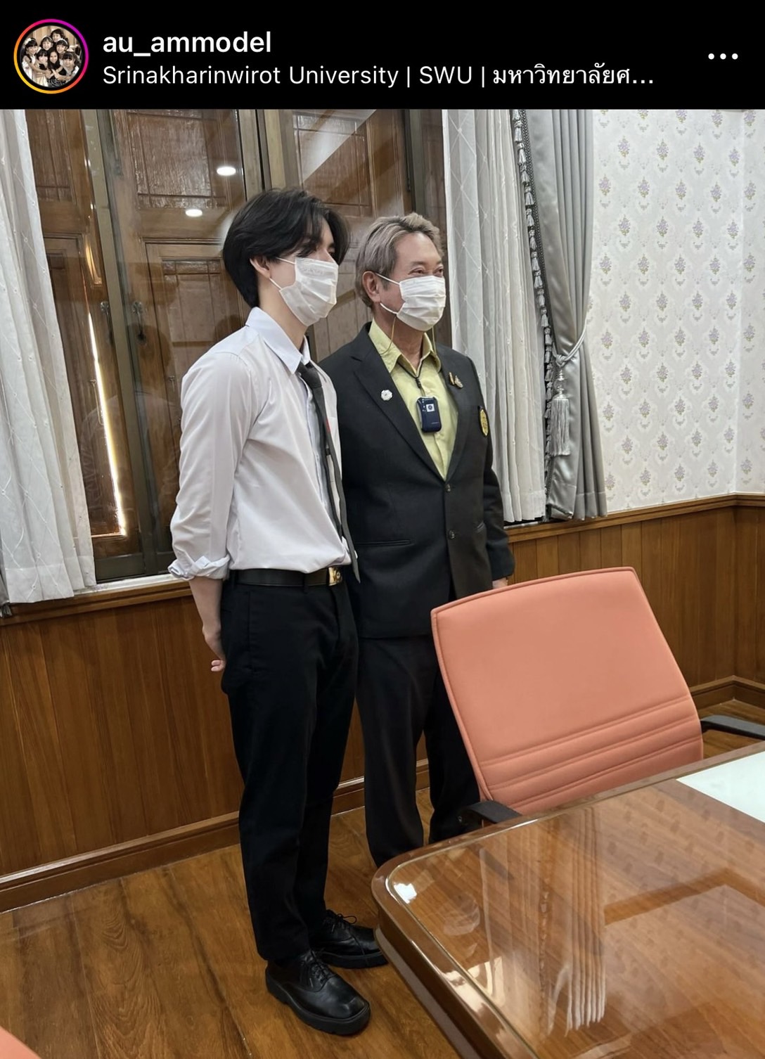 ลุคนักศึกษา ยอร์ช ยงศิลป์ ออร่าพุ่งกระจาย สวมชุดนิสิต กลับมาเรียนแล้ว! ลุคนักศึกษา ยอร์ช ยงศิลป์ ออร่าพุ่งกระจาย สวมชุดนิสิต กลับมาเรียนแล้ว!