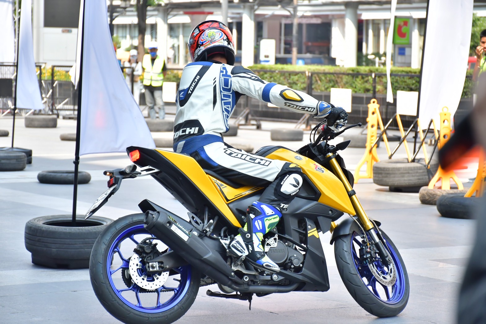 สายแว้นโชว์สกิลล์สุดทึ่ง ลิตเติ้ลแว้นบีว้าวไรเดอร์ สนาม 2 ณ เซ็นทรัลเวิลด์ สายแว้นโชว์สกิลล์สุดทึ่ง ลิตเติ้ลแว้นบีว้าวไรเดอร์ สนาม 2 ณ เซ็นทรัลเวิลด์