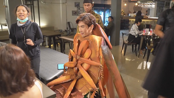 “แมงสาบ” ฉายานี้ของ “ทอย” ที่ทุกคนต้องเดินหนี   (มีคลิป)