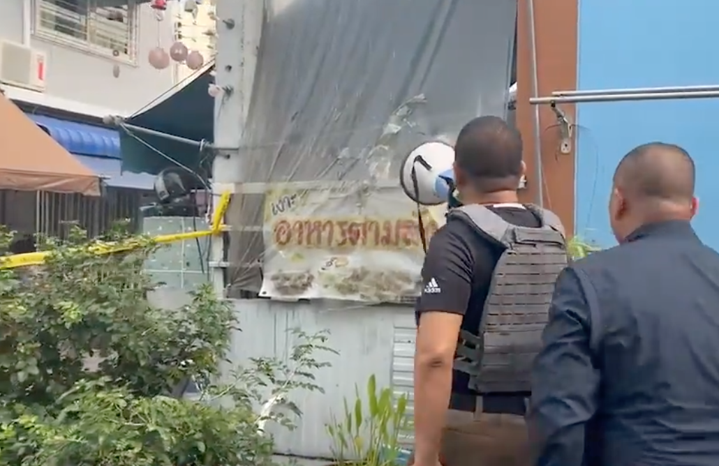 อัปเดต ‘กราดยิงสายไหม’ เร่งช่วยผู้สูงอายุออกจากพื้นที่-ผู้การจ๋อรุดเจรจา อัปเดต ‘กราดยิงสายไหม’ เร่งช่วยผู้สูงอายุออกจากพื้นที่-ผู้การจ๋อรุดเจรจา