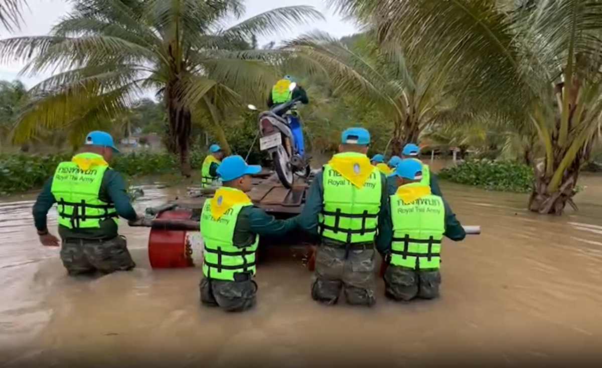 นครศรีฯ พื้นที่รับน้ำยังอ่วม - สุราษฎร์ฯ อ.พุนพิน ยังท่วมสูง นครศรีฯ พื้นที่รับน้ำยังอ่วม - สุราษฎร์ฯ อ.พุนพิน ยังท่วมสูง
