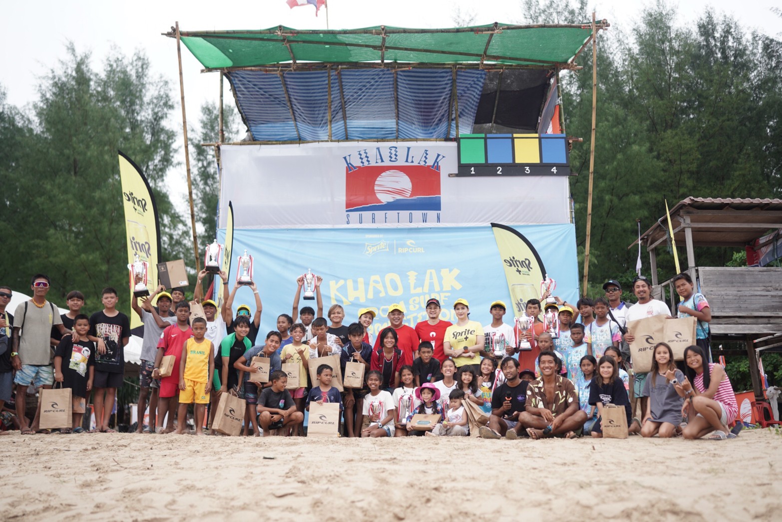 'นายกกระดานโต้คลื่น' ปลื้มรายการเขาหลักกระแสดีเล็งหานักกีฬารุ่นใหม่สู่ทีมชาติ 'นายกกระดานโต้คลื่น' ปลื้มรายการเขาหลักกระแสดีเล็งหานักกีฬารุ่นใหม่สู่ทีมชาติ