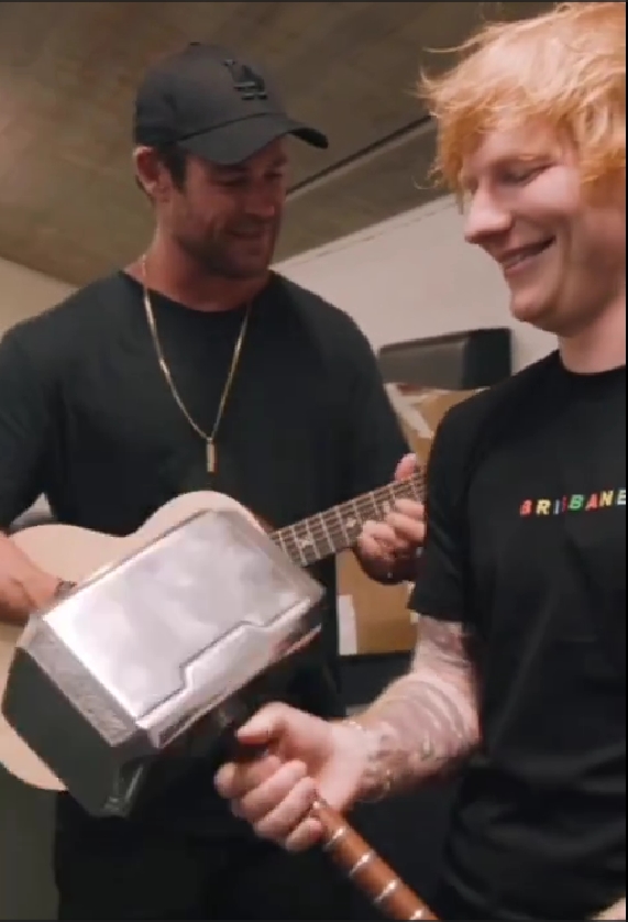 “Ed Sheeran” เจอเทพ “Thor” เอากีตาร์ไปแลกค้อน 