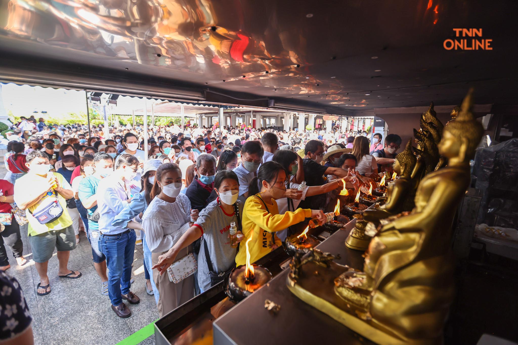 เนืองแน่น ประชาชนแห่ขอพรศาลหลักเมืองวันขึ้นปีใหม่ เนืองแน่น ประชาชนแห่ขอพรศาลหลักเมืองวันขึ้นปีใหม่