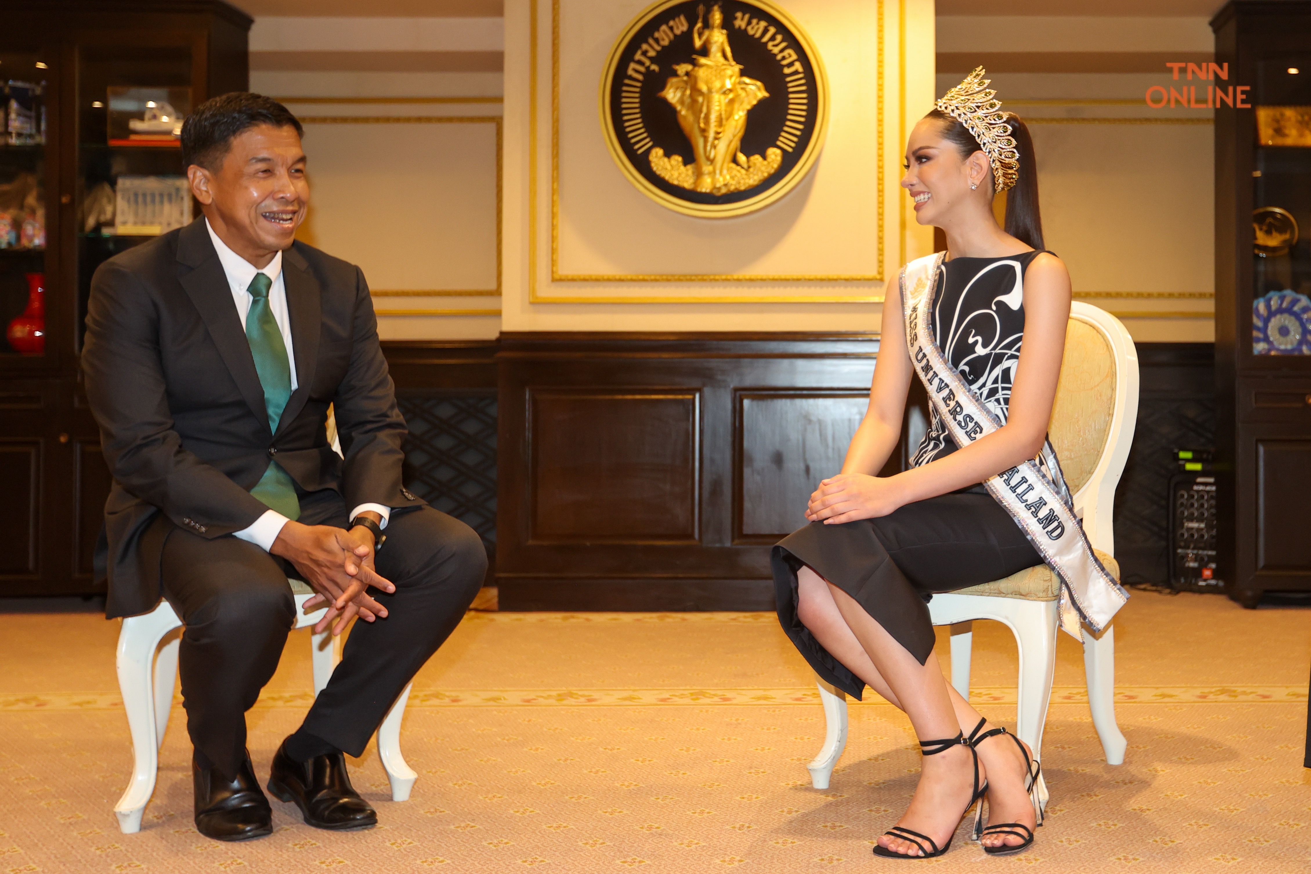 แอนนาเสือพบผู้ว่ากทม.ก่อนเซอร์ไพรส์พ่อนำดอกไม้มาต้อนรับ