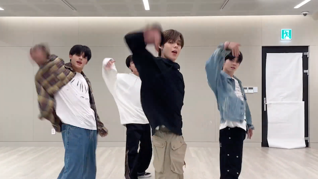 สุดเอ็นดู!! 'ยอร์ช ยงศิลป์’ และ Trainee A ทำชาเลนจ์เต้นเพลงใหม่ BLACKPINK สุดเอ็นดู!! 'ยอร์ช ยงศิลป์’ และ Trainee A ทำชาเลนจ์เต้นเพลงใหม่ BLACKPINK