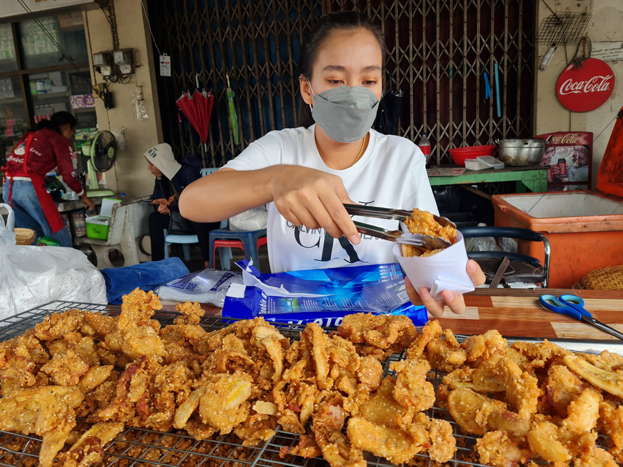 เก็บมา 1 ปี! เปิดใจเจ้าของร้านกล้วยทอด หอบเหรียญไปซื้อทอง 4 บาท เก็บมา 1 ปี! เปิดใจเจ้าของร้านกล้วยทอด หอบเหรียญไปซื้อทอง 4 บาท
