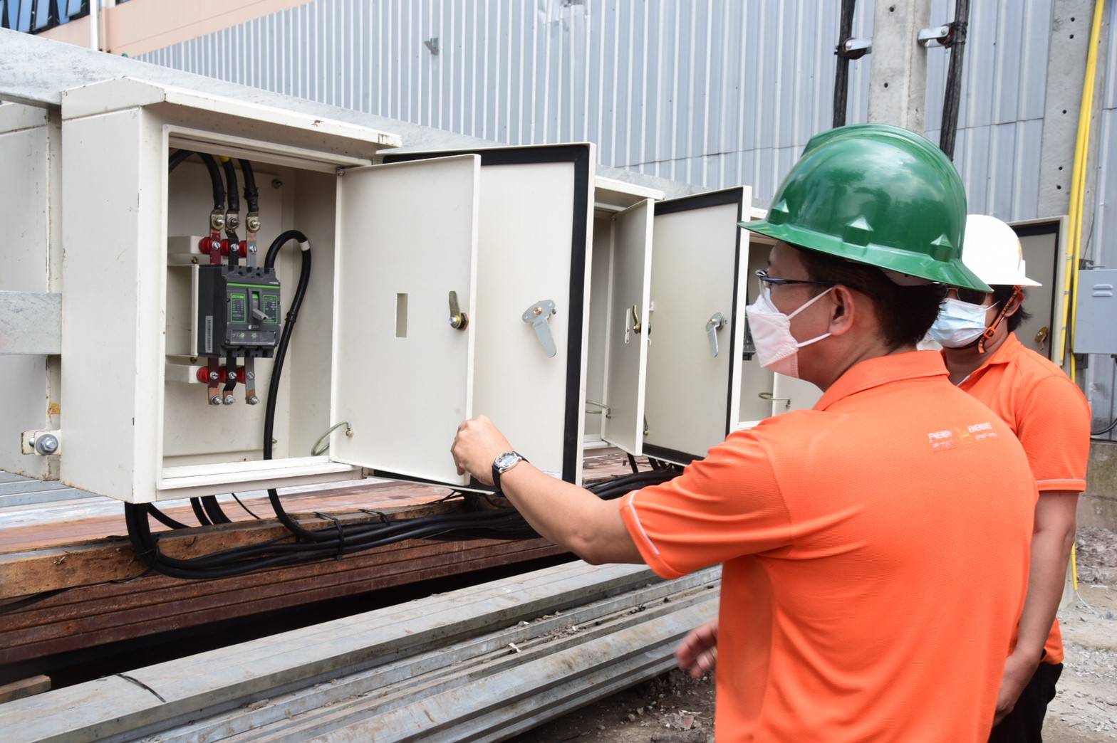 MEA ติดตั้งระบบไฟฟ้ารองรับ รพ.สนามพลังแผ่นดิน เพื่อพิชิตภัยโควิด-19 MEA ติดตั้งระบบไฟฟ้ารองรับ รพ.สนามพลังแผ่นดิน เพื่อพิชิตภัยโควิด-19