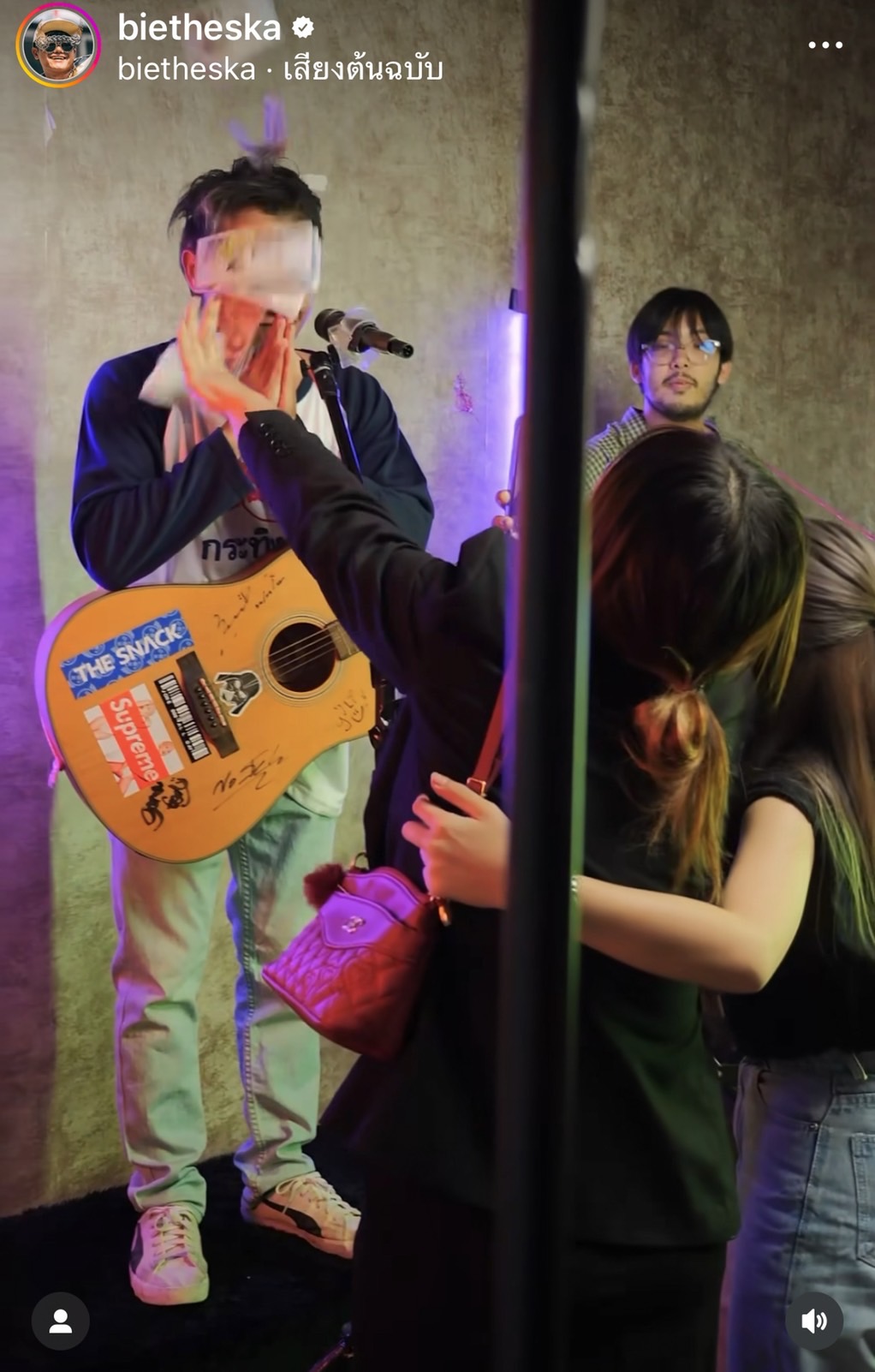 ชาวเน็ตจวก บี้ เดอะสกา ทำคอนเทนต์ล้อเลียน โจอี้ ภูวศิษฐ์ 