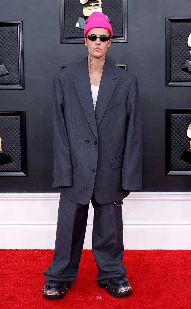 บิลลี ไอลิช, โอลิเวีย รอดริโก และ ดัว ลิปา นำทีมศิลปินเฉิดฉายบนพรมแดงงาน Grammy Awards ครั้งที่ 64