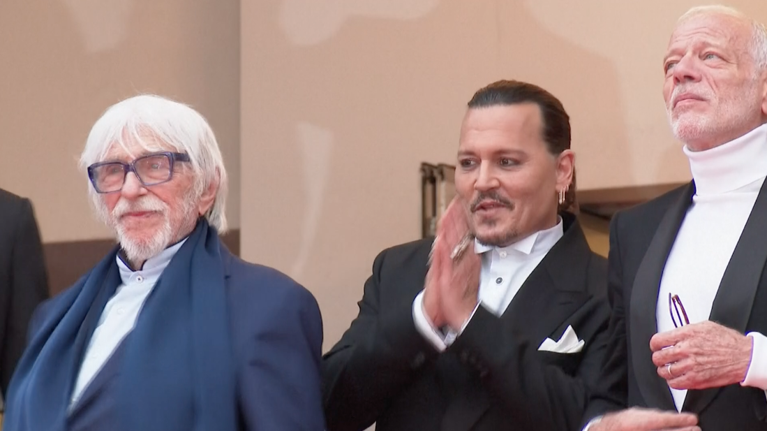 ผู้ชมปรบมือน้ำตาปริ่ม 7 นาที!! 'จอห์นนี่ เดปป์' พาหนังใหม่ Jeanne du Barry ฉายที่คานส์ ผู้ชมปรบมือน้ำตาปริ่ม 7 นาที!! 'จอห์นนี่ เดปป์' พาหนังใหม่ Jeanne du Barry ฉายที่คานส์