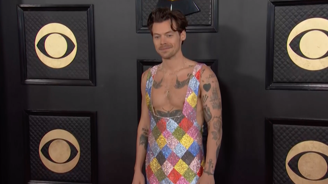 โดนเข้าที่ตาซ้าย!! ‘แฮร์รี่ สไตลส์’ เหยื่อแฟนเพลงโยนของใส่ระหว่างโชว์ ล่าสุดเจ็บซ้ำที่เวียนนา โดนเข้าที่ตาซ้าย!! ‘แฮร์รี่ สไตลส์’ เหยื่อแฟนเพลงโยนของใส่ระหว่างโชว์ ล่าสุดเจ็บซ้ำที่เวียนนา