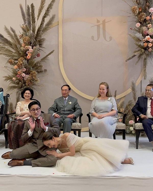 จอย ชลธิชา ควงแฟนหนุ่ม โต้ง เข้าพิธีหมั้นหมาย