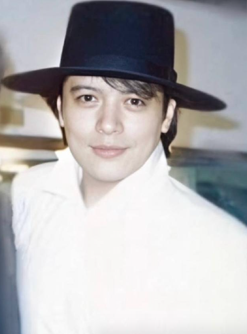 ยังมีชีวิตอยู่!! เผยเหตุผล ‘หลิวเหวินเจิ้ง’ อดีตซุปตาร์ยุค 70 ขอให้ตัวแทนปล่อยข่าวลาโลก