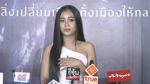 “ลำไย ไหทองคำ” ดึง “ต้าวหยอง” เล่นMV. ตะลึง ยังไม่คิดเรื่องแต่ง “ปุ้ย L.กฮ” (มีคลิป) “ลำไย ไหทองคำ” ดึง “ต้าวหยอง” เล่นMV. ตะลึง ยังไม่คิดเรื่องแต่ง “ปุ้ย L.กฮ” (มีคลิป)