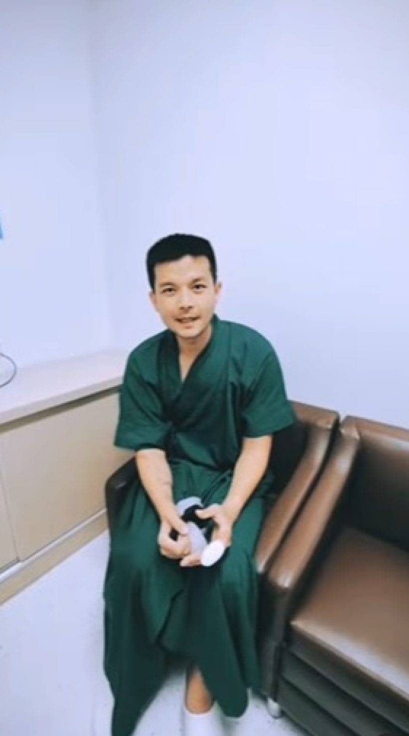 ผ่าตัดนิ้วครั้งสุดท้าย อะตอม สัมพันธภาพ อัปเดตอาการหลังผ่าตัด ผ่านไปได้ด้วยดี ผ่าตัดนิ้วครั้งสุดท้าย อะตอม สัมพันธภาพ อัปเดตอาการหลังผ่าตัด ผ่านไปได้ด้วยดี