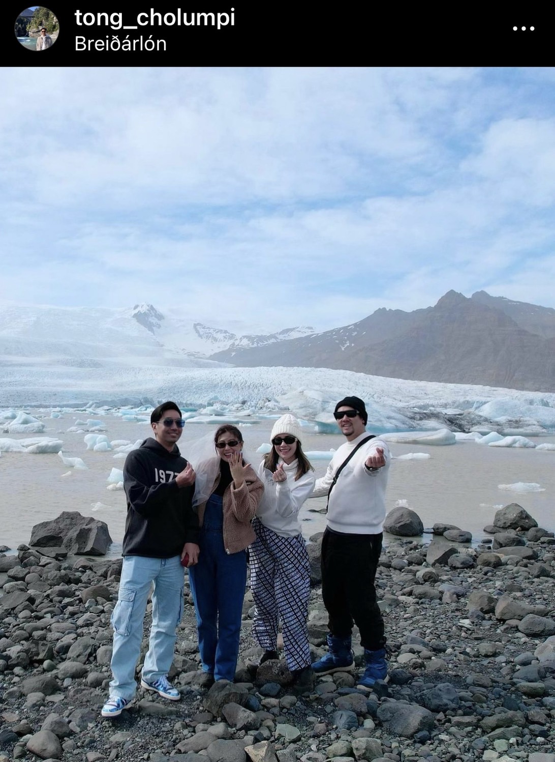 คนบันเทิงร่วมยินดี ผู้จัดคนดัง ต้อง จุลวุฒิ คุกเข่าขอแฟนสาวแต่งงาน คนบันเทิงร่วมยินดี ผู้จัดคนดัง ต้อง จุลวุฒิ คุกเข่าขอแฟนสาวแต่งงาน