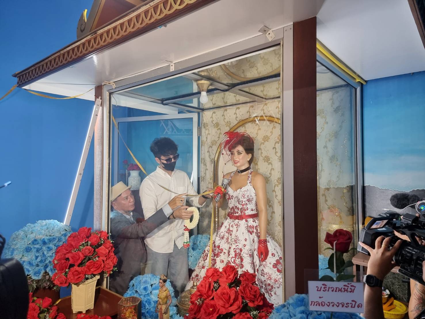 เพชร ภัควรรธน์ ทำบุญรำลึก 31 ปี การจากไปของ แม่ผึ้ง พุ่มพวง